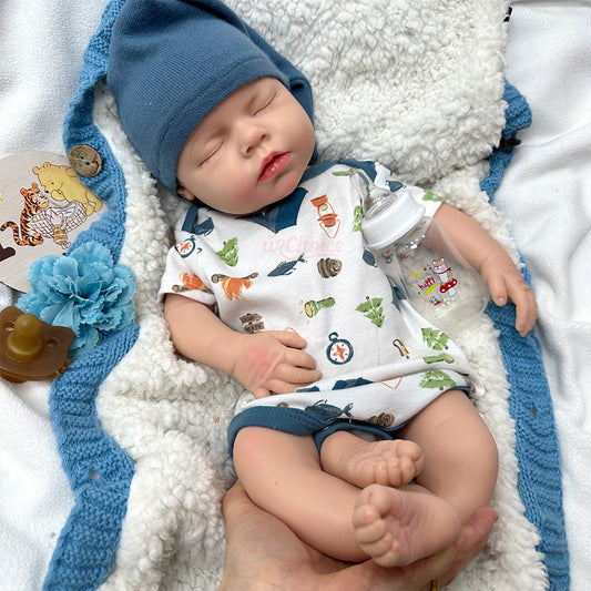 Bebé Reborn Silicona Enzo Niño 50cm / 3,6kg - Bebe y hace pis