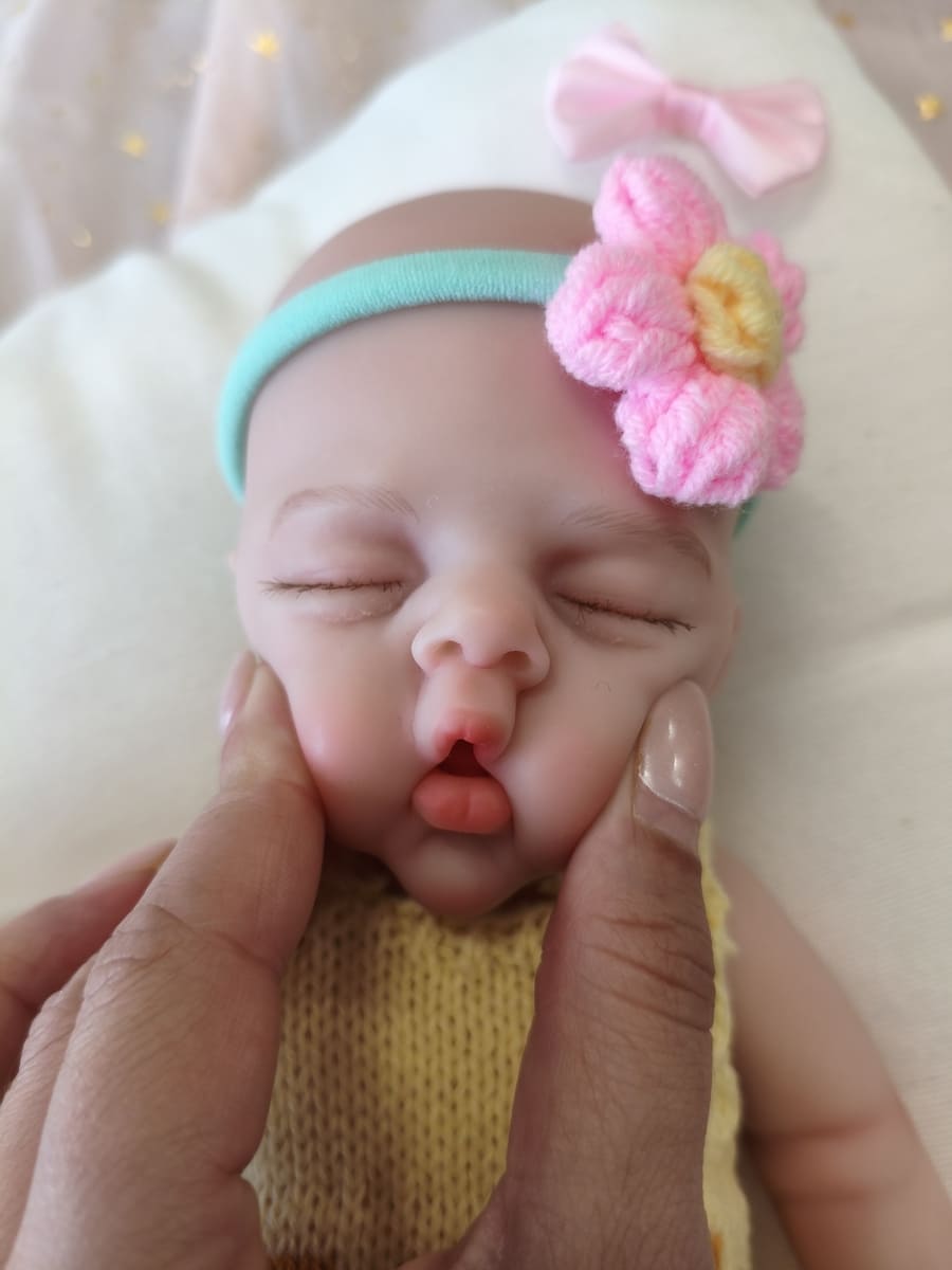 Bebé Reborn Alba - 30 cm de Silicona Blanda Realista
